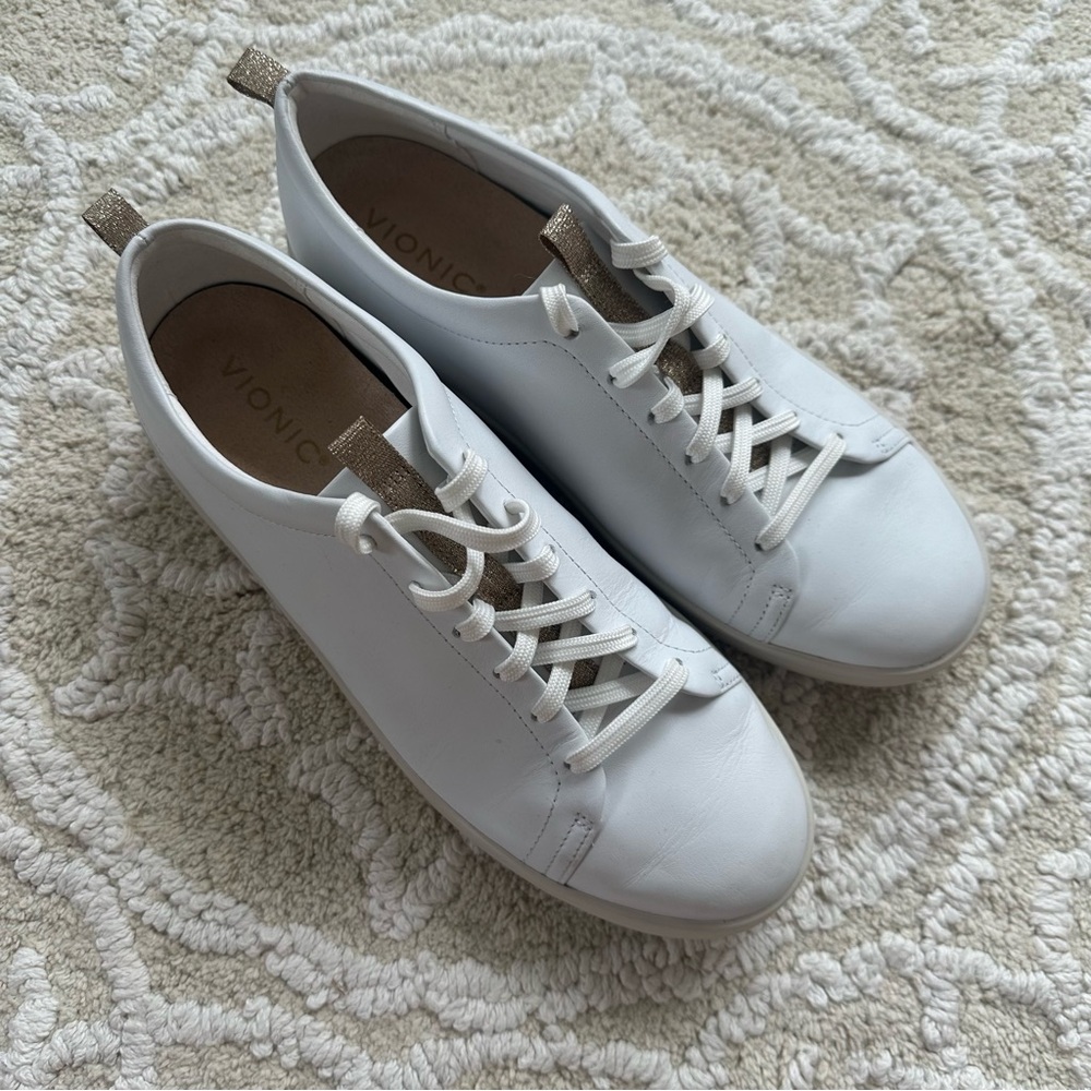 Vionic White Paisley Comfort Orthotic Arch Support Leather Sneakers